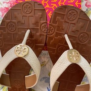TORY BURCH THORA Bleach tumbled leather flip flops